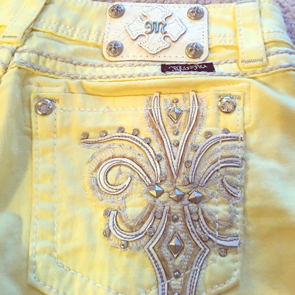 Buttercup yellow MissMe shorts