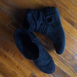 Cute black flat booties Rampage size 7.5