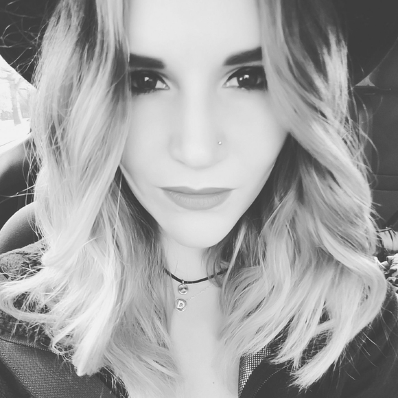 Meet your Posher, Danielle - Picture 1 of 1