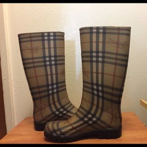 Authentic  Burberry rain boots!! ✨✨
