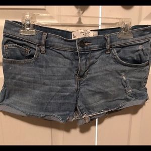 Denim shorts - destroyed
