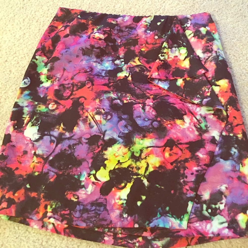 Vince Camuto multi colored short skirt