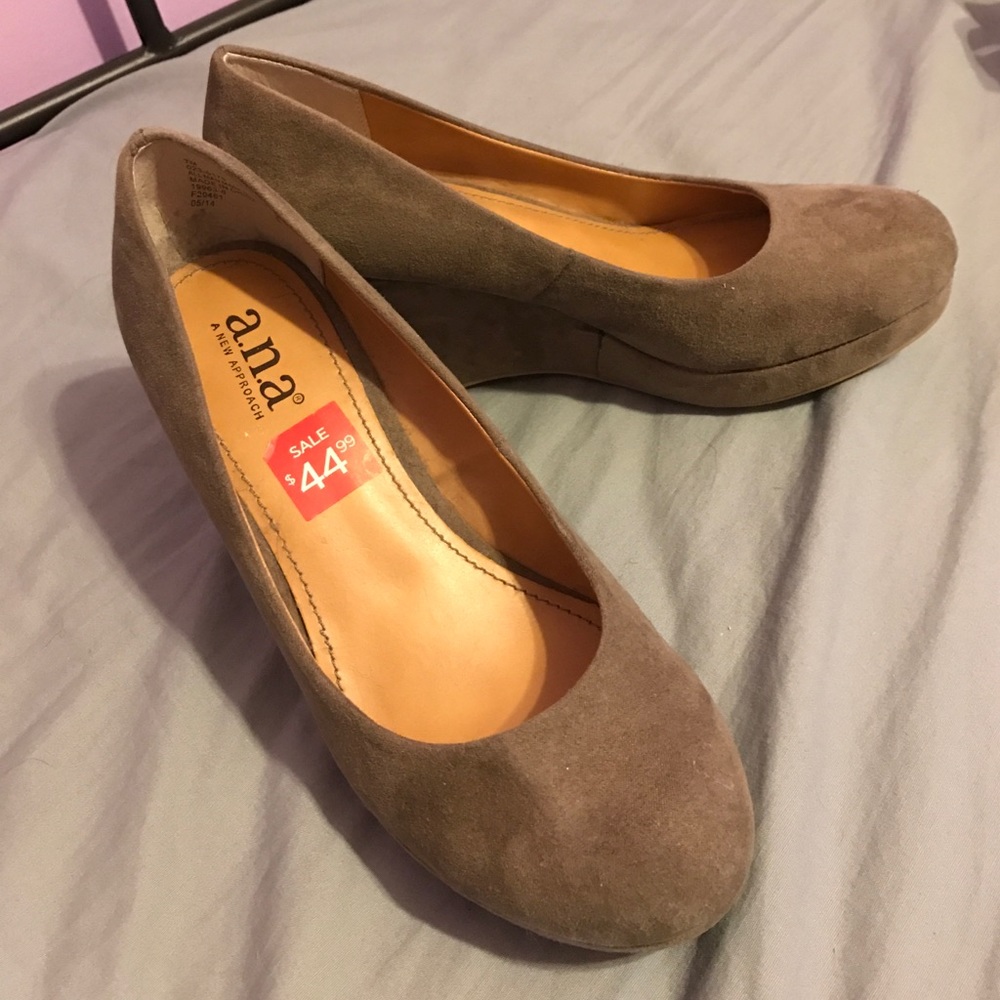 Wedge suede heels