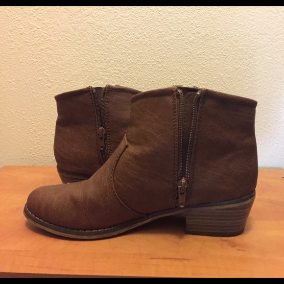 Brown booties - Picture 3 of 4