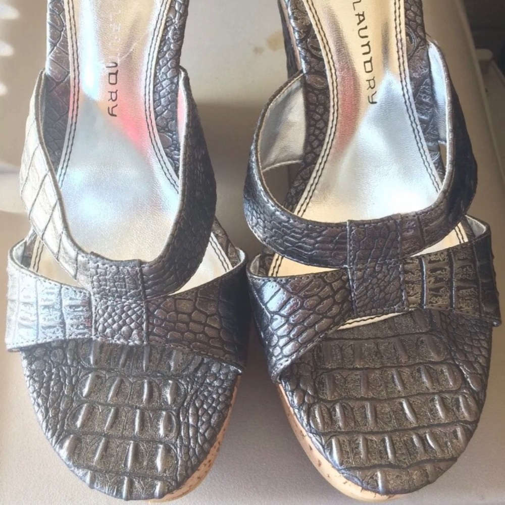 Chinese Laundry Cork Wedge Sandals. Size: 7