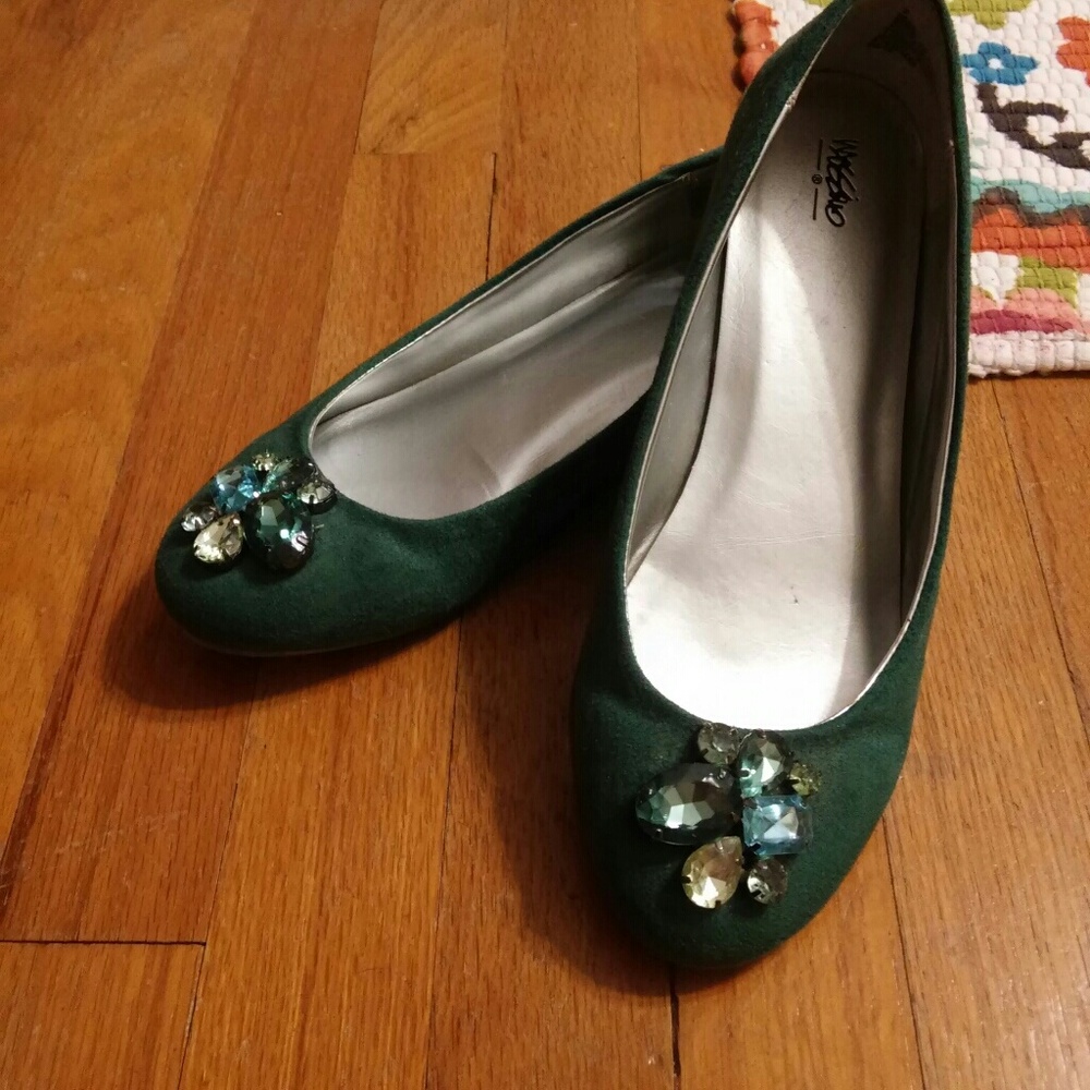 Cute emerald ballet flats