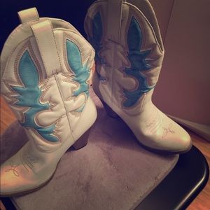 Cowboy boots! Size 9 great condition! GRAY COLOR!