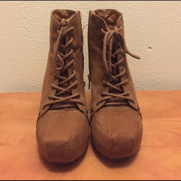 Lace up thick heeled booties! - Picture 2 of 5