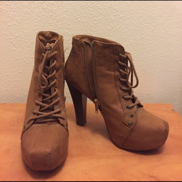 Lace up thick heeled booties! - Picture 3 of 5