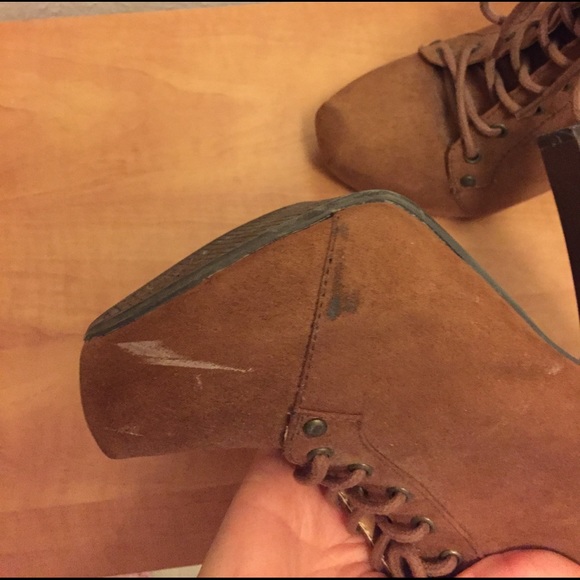 Lace up thick heeled booties! - Picture 5 of 5