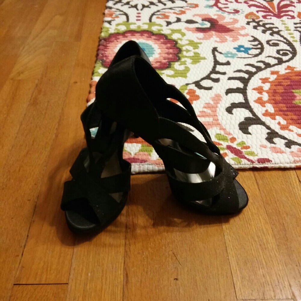 Cute strappy peep toe heels. Sparkly straps.