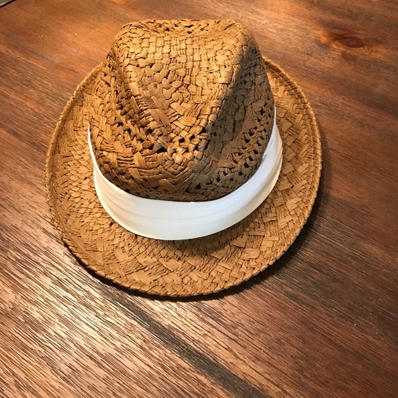 Accessories - Straw-like Hat with White Linen