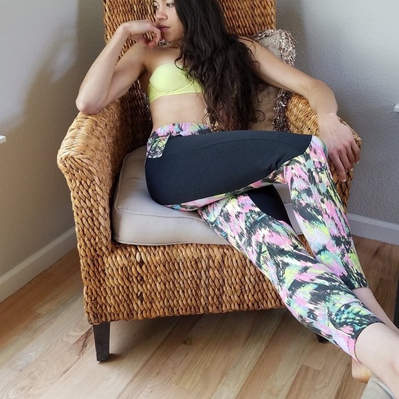 Yoga/Zumba tiedie leggings w/ pockets - Picture 2 of 4