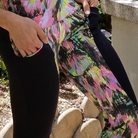 Yoga/Zumba tiedie leggings w/ pockets - Picture 3 of 4