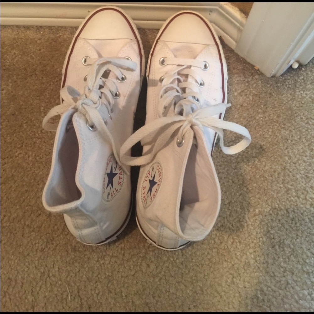 High Top Chuck Taylor Converse size 6