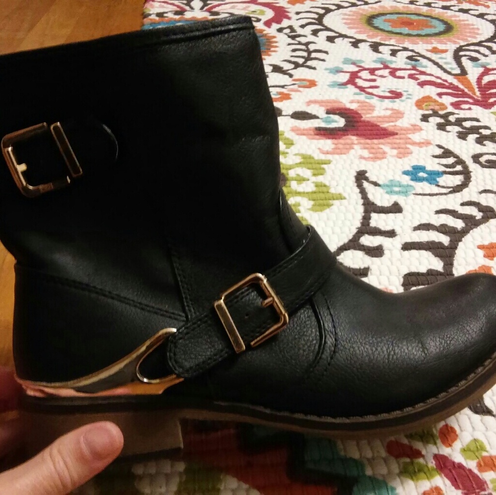 Cute black boots with gold accents