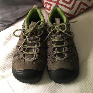 NEW Keen Hiking Shoes