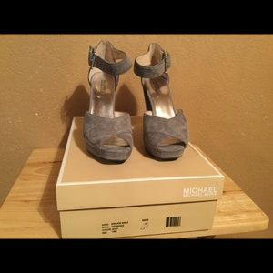 Michael Kors pumps