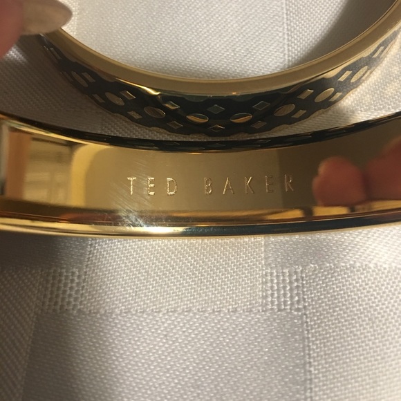 🎉BIJ&A HP🎉Ted Baker Clova Enamel Dot Bangle, - Picture 4 of 8