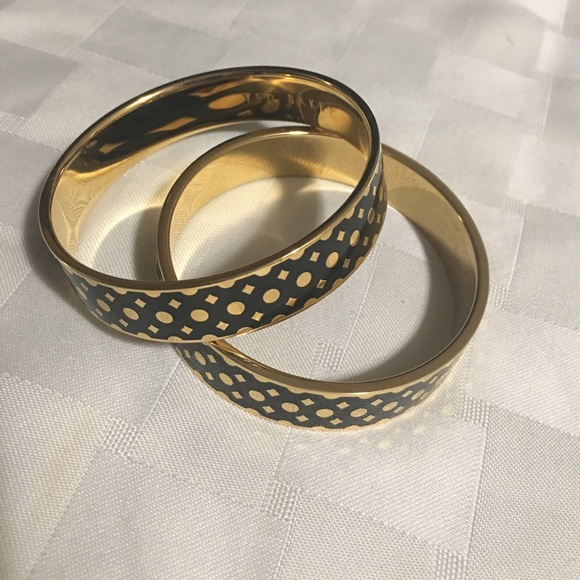 Ted Baker London Jewelry - 🎉BIJ&A HP🎉Ted Baker Clova Enamel Dot Bangle,