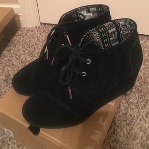 Toms Desert Wedge size 8