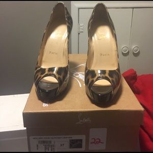 Women Louboutin patent leopard heels size 7 (37)