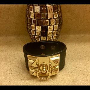 ⚜️Black and Gold Cuff Bracelet⚜️