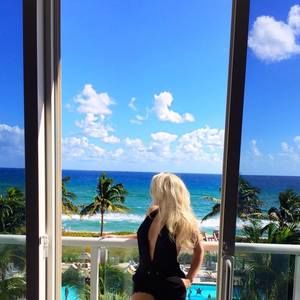 Meet your Posher, Ines