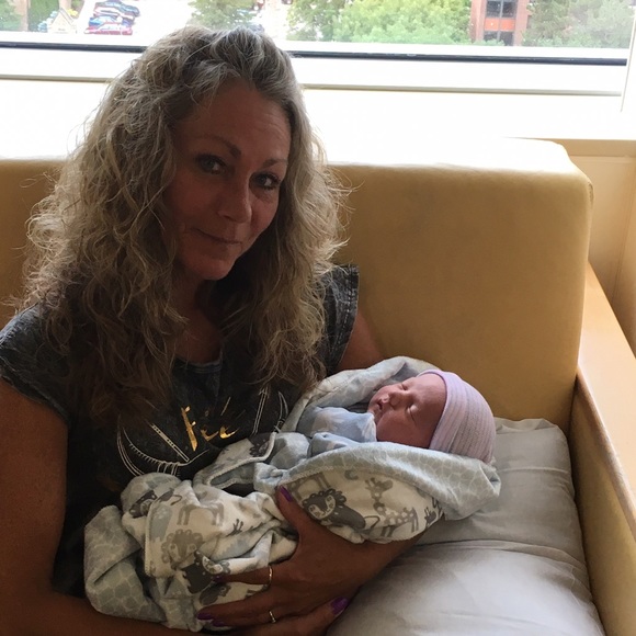 Meet your Posher, Candy - Picture 1 of 1