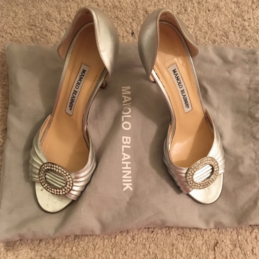 🔥authentic Manolo Blahnik silver heels