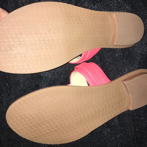 🌟Michael Kors Thong Sandals🌟 - Picture 3 of 4