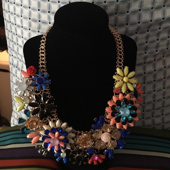 no brand Jewelry - Statement necklace new no tags or brand