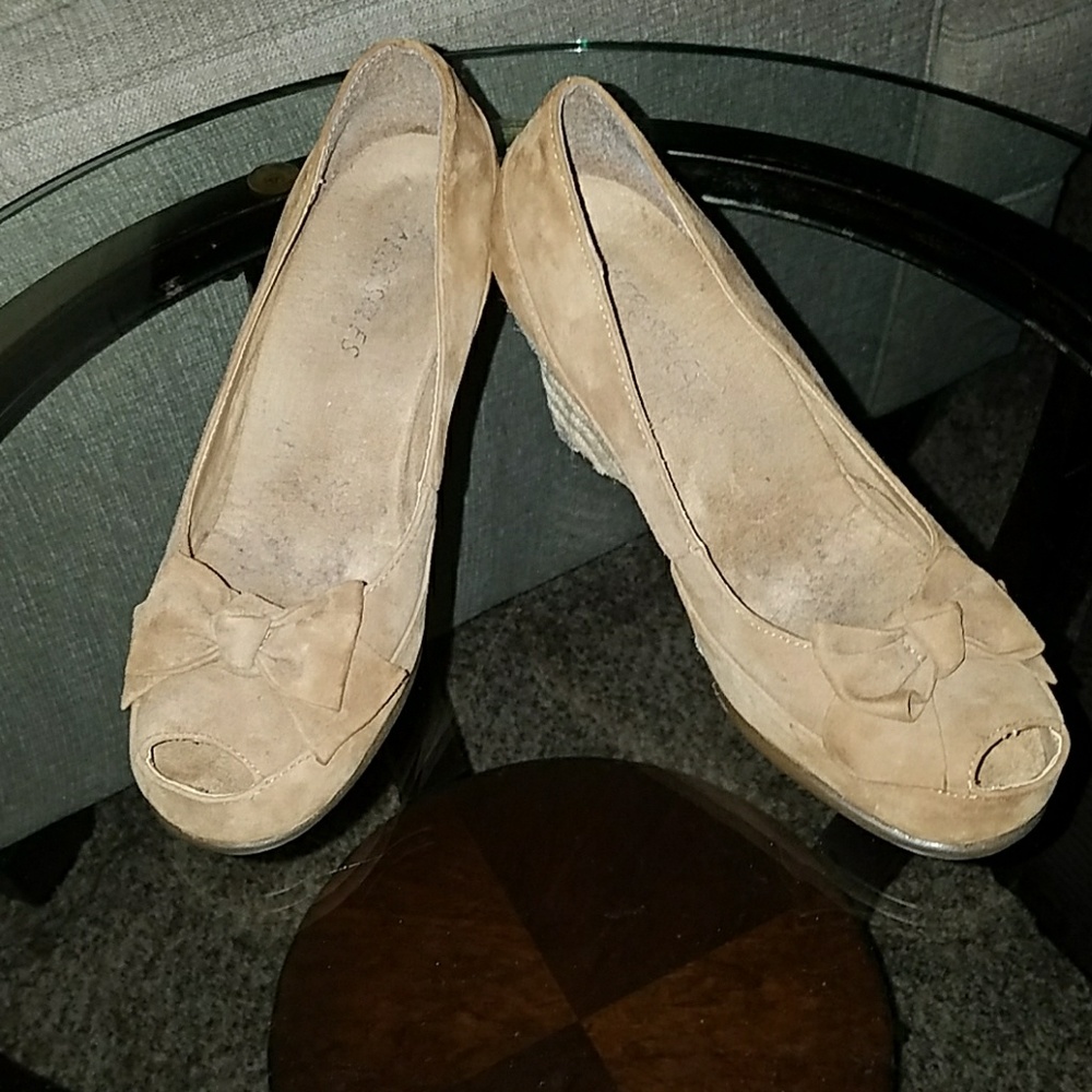 AEROSOLES WEDGES SIZE 7
