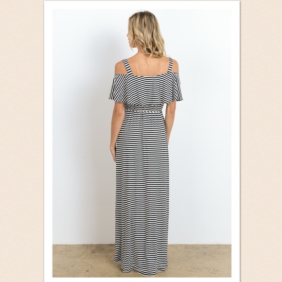 🆑GILLI Open Shoulder Maxi Dress - Picture 3 of 6