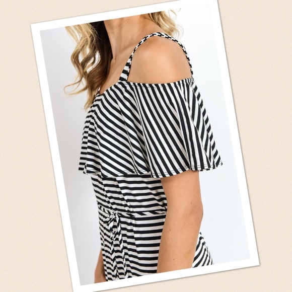 🆑GILLI Open Shoulder Maxi Dress - Picture 4 of 6