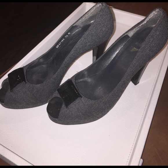 Stuart Weitzman Gray Wool Heels Size 10 - Picture 1 of 2