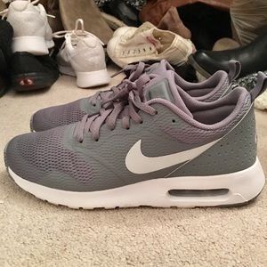 NIKE AIR MAX TAVAS