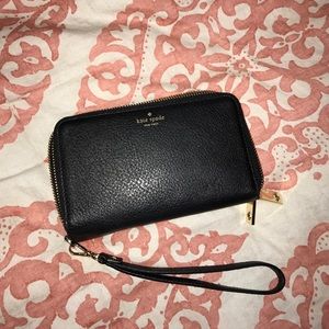 ♠️Kate Spade Grey Street Tiera Wristlet♠️