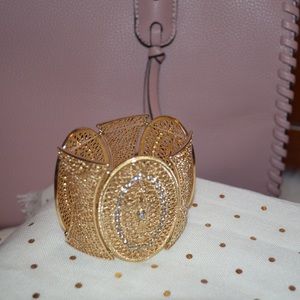 Beautiful gold stretchy bangle
