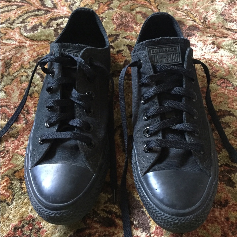 (WORN TWICE) monochrome black converse. 🖤