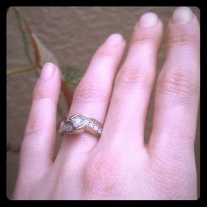 SOLD*Gorgeous daimond wedding ring