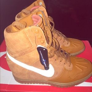 Women's sky high dunks