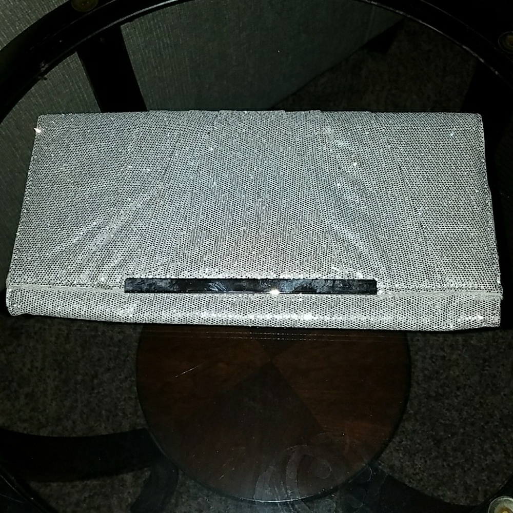 NEW YORK & COMPANY CLUTCH