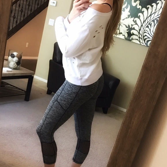 SALE 🏴 LS Distressed Sweatshirt - Picture 4 of 4