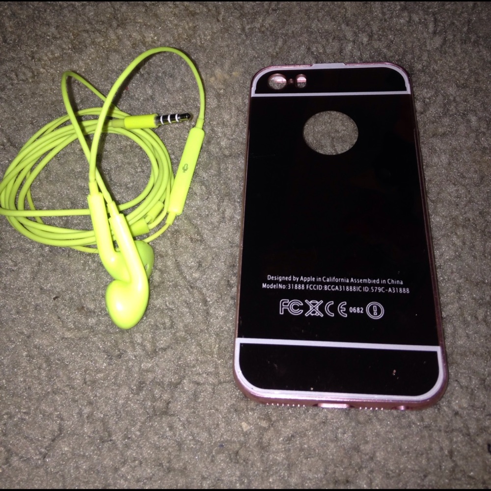 iPhone 5/5s mirror case & apple headphones
