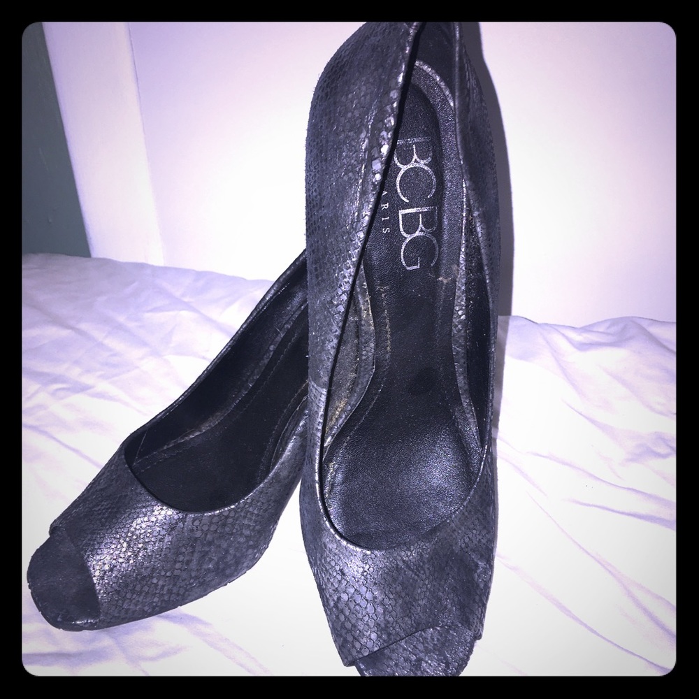 BCBG Gray Snakeskin Pumps