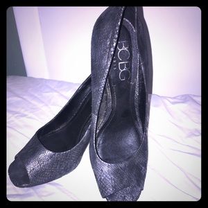 BCBG Gray Snakeskin Pumps