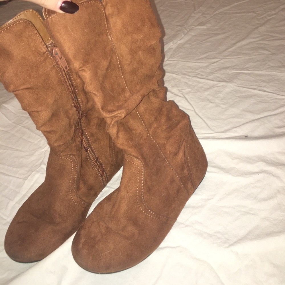 Girls brown suede boots