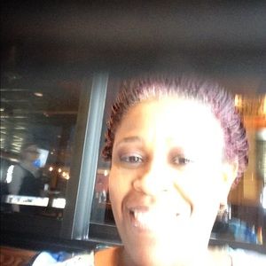 Meet your Posher, Debrina