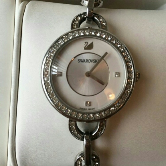 Alia White Watch With Spare Links And Polishing